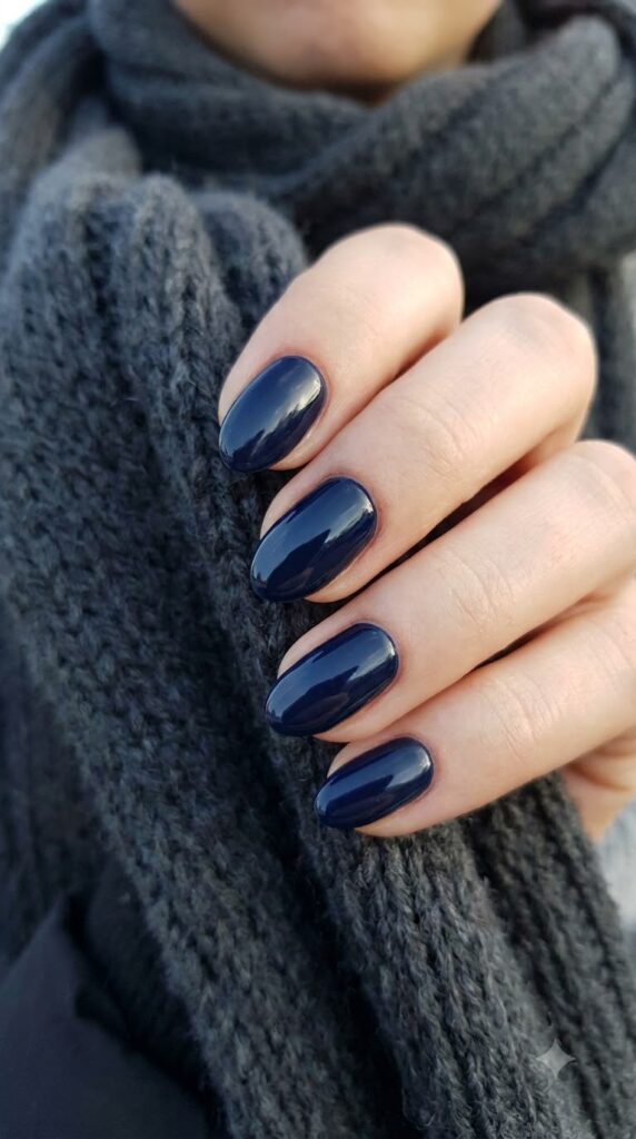 midnight-navy-blue-gel-solid-nails
